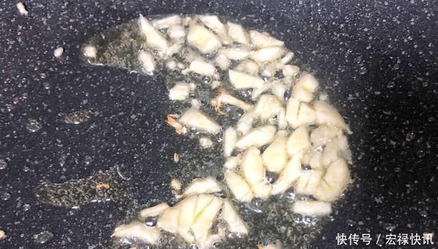 咳嗽最怕吃这菜,3块钱2斤,简单一炒,润肺止咳,家人常吃不咳嗽