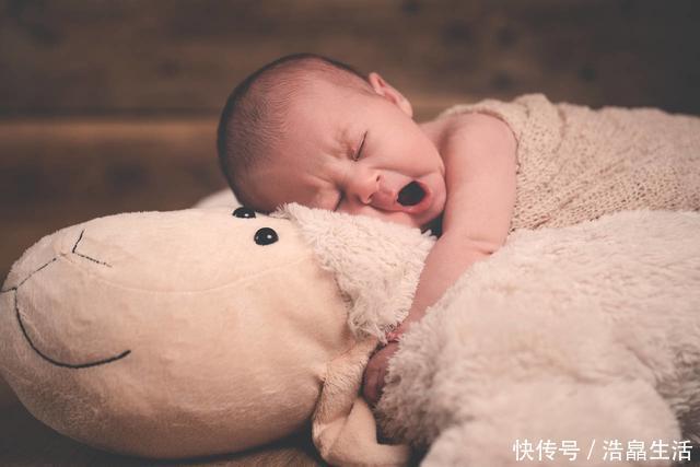 家长|宝宝出现3个先兆,是在练习自主入睡,家长不要去打扰