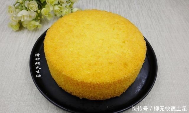 这个蛋糕材料简单,容易成功,鸡蛋口味香浓