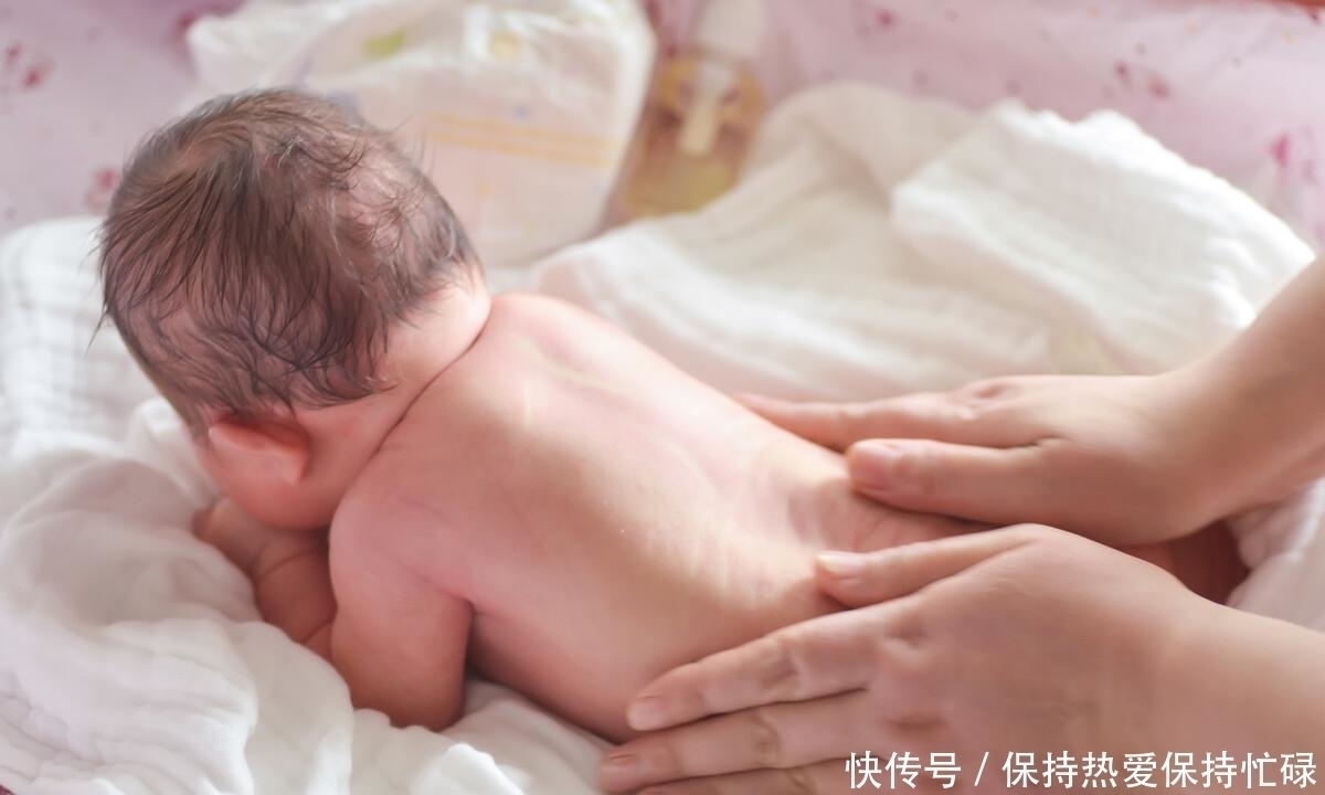 婴儿|“长颈鹿”宝宝火了,从小拥有天鹅颈,网友:赢在起跑线