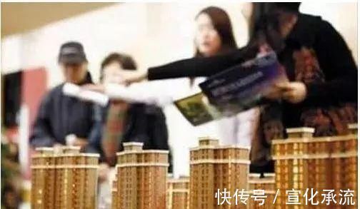 阳台上|买房时,尽量不选这种“户型”,内行人一看就明白,差点就买了