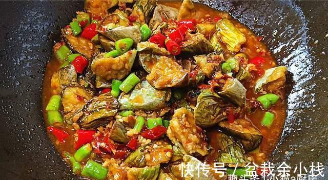 川味烧茄子|立秋后可以试一试这种方法制作的“川味烧茄子”，成菜开胃下饭