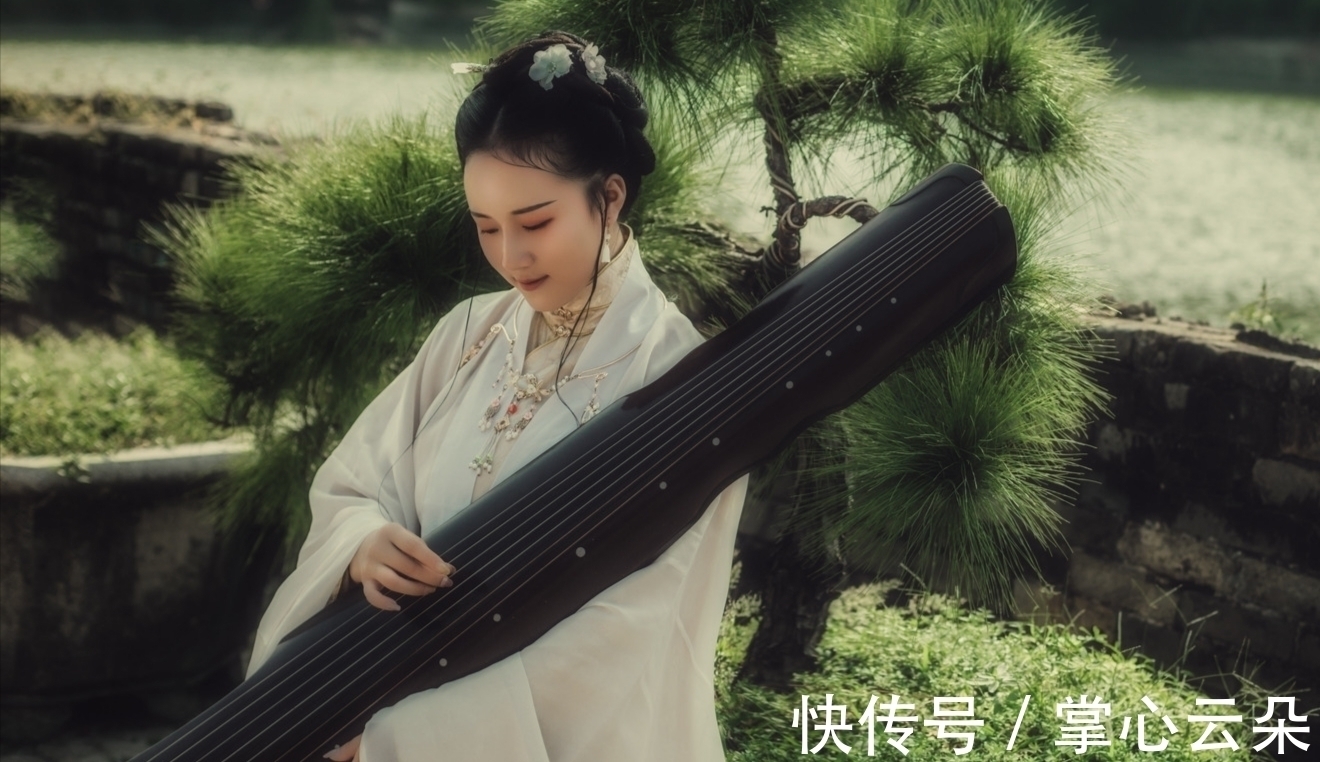 无题@诗·十首丨碧发舒眉妆舞黛,也将弱骨眼前扶