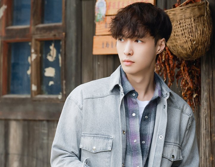 合照|《向往5》最新一期大合照，没见到黄磊身影，张艺兴站在最边边！