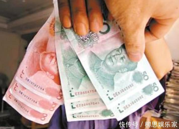 假币|原来钞票这样对折一下就能辨别真假,网友直呼再也收不到假币了