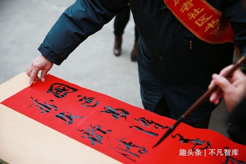 李煜!上联:“马超、马云、马化腾,马到成功”,李姓神回复霸气反击!