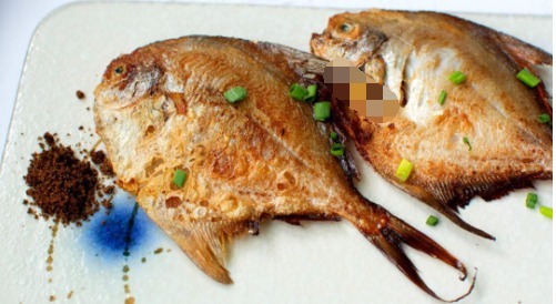 鲳鱼这么煎又香又酥,保证皮不破、肉不散,老公下酒最爱