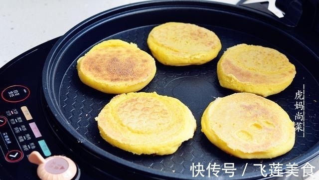 玉米面饼,烫一烫柔软不硬,也不用擀,拍拍即成,多吃粗粮身体好