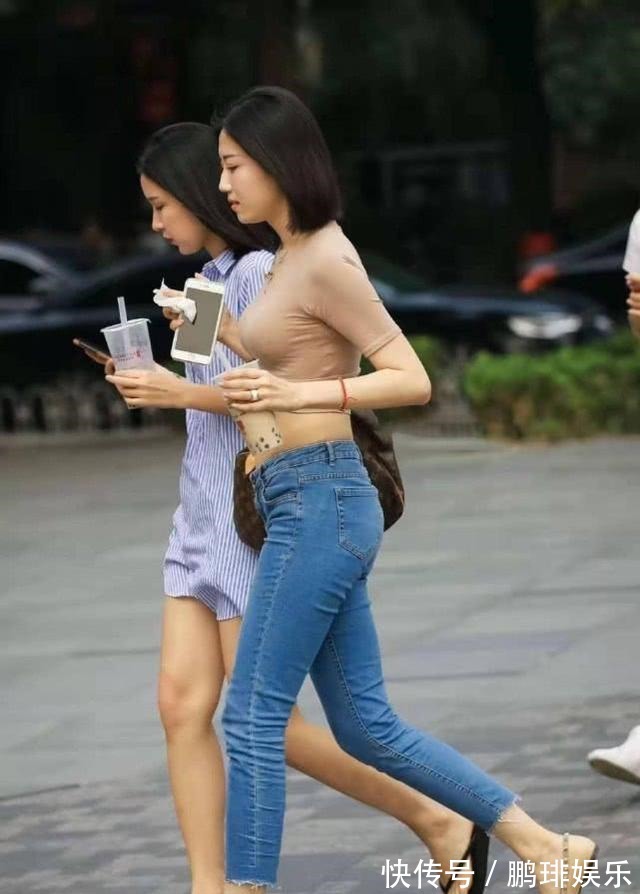 穿搭 高腰牛仔裤的穿搭方式显瘦,展现纤细的小蛮腰