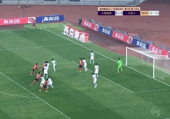 边前卫|34岁中国罗本又飞起来了!踢中卫打出了高中锋的作用,成全能战士