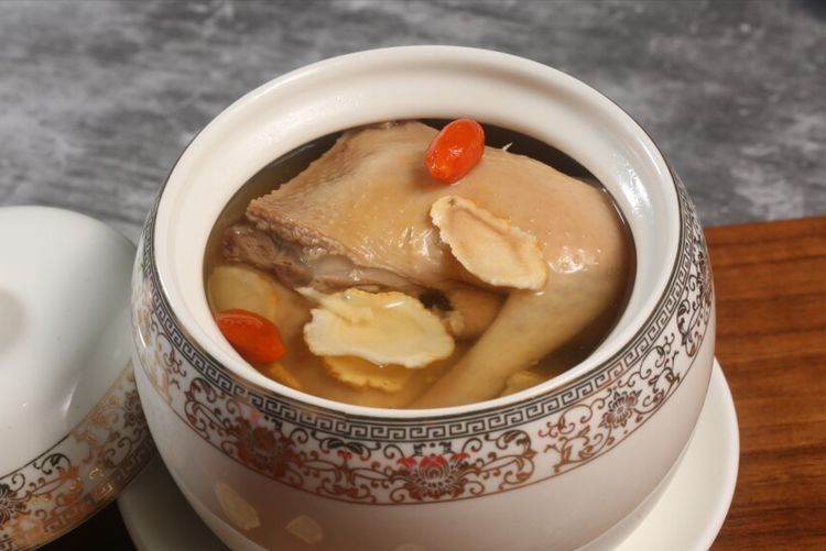 秋季进补，记得多喝鸽子汤，牢记2个窍门，汤鲜味美，营养不流失
