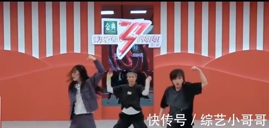 那英手握王炸组合,李斯丹妮孟佳超级给力,拿下第一那英很嘚瑟