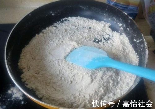 “面粉”别再做包子馒头了，倒锅里炒一炒，一个月的早餐不用买！
