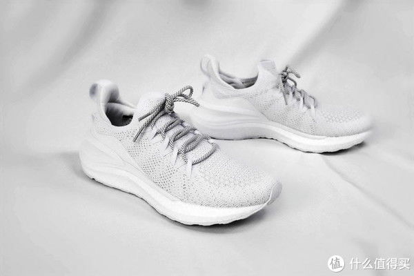 后跟 笔点酷玩 篇四百六十一：平价耐穿又好看，小米运动鞋4升级版：日常元素运动生活鞋4繁星版体验