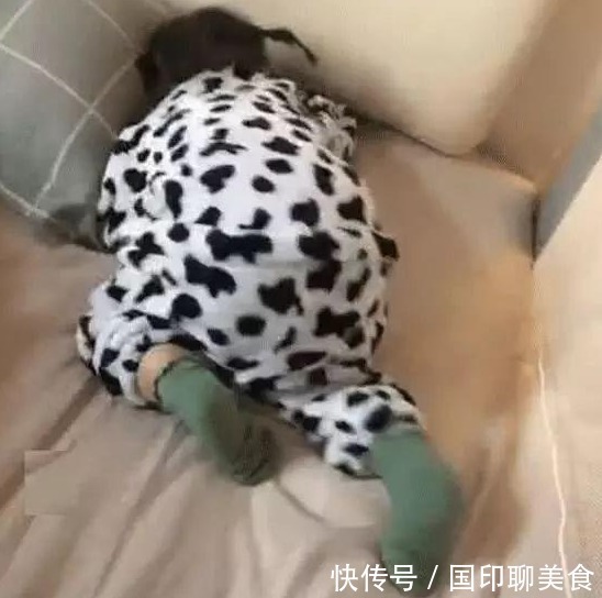 宝妈|闺女翻到老爸“小金库”，宝妈看后笑翻了，宝爸：这小棉袄漏风