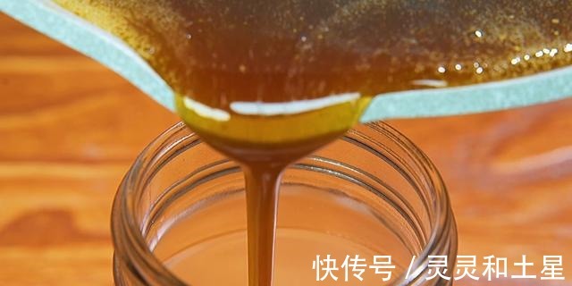 冬季农村人不买枇杷膏,多采这个食材,就能熬大一罐,舒心过冬!