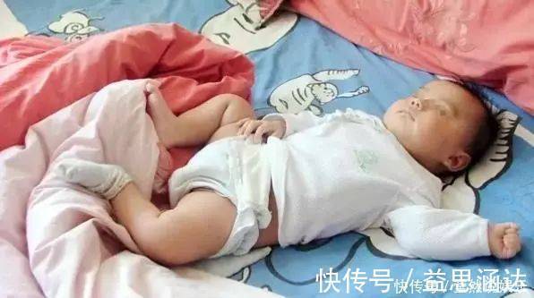被子|宝宝喜欢蹬腿是好事3种情况妈妈要注意,别忽视宝宝的健康