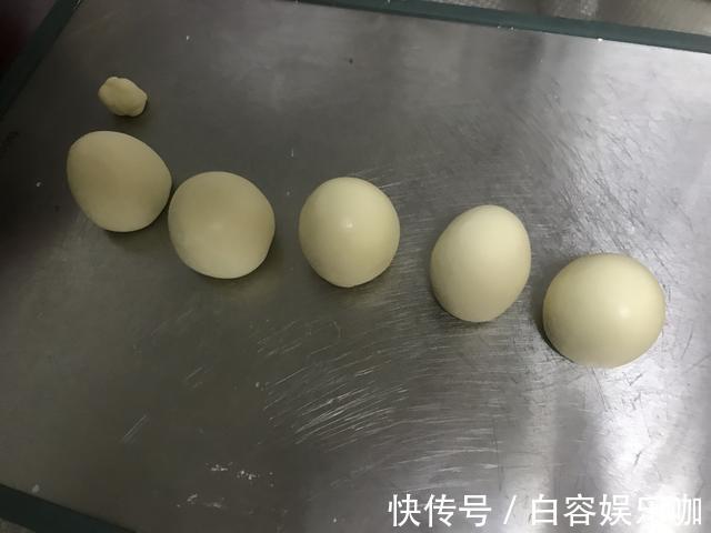 蒸制|80岁奶奶教我:馒头要想松软白胖又光滑,这2点很重要,涨知识