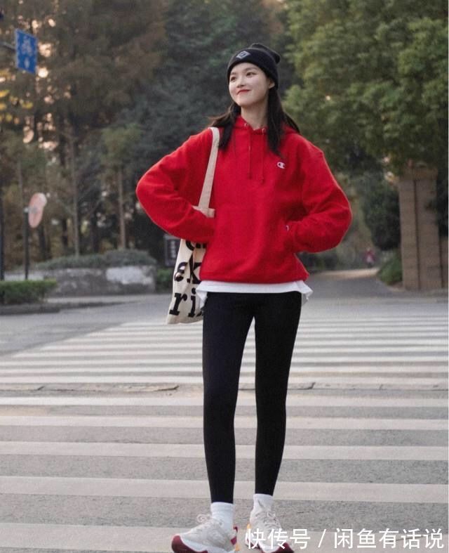 冬天 阔腿裤收起来吧,今年冬天流行“打底裤”外穿,袜子裹着穿超时髦