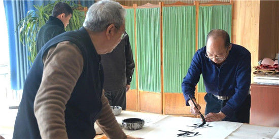  书画家们|走进书画世界 打造文化校园！安丘市第二中学举行书画名家进校园活动