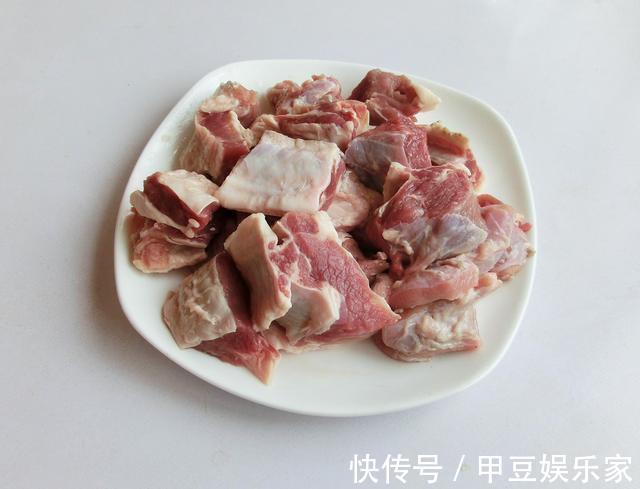 牛肉怎么炖才能软烂别只会焯水了，多加1碗它，牛肉入味还不柴