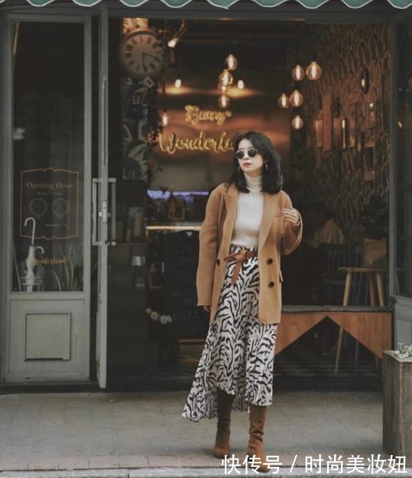 阔腿裤|毛衣别配阔腿裤了，配半身裙更显女人味，普通人也能穿得惊艳