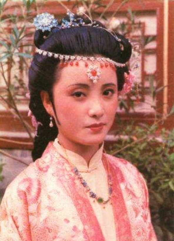 贾珍府!三刷《红楼梦》,秦可卿的那句“治得病治不得命”,真让人心酸