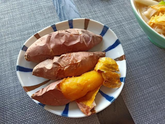 老两口的极简早餐，热乎乎的真好吃，营养也齐全，日子恬淡又美好