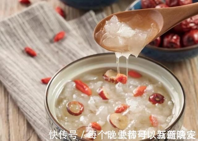 银耳|煮银耳汤,放冰糖好还是放白糖好?别以为差不多,效果差远了