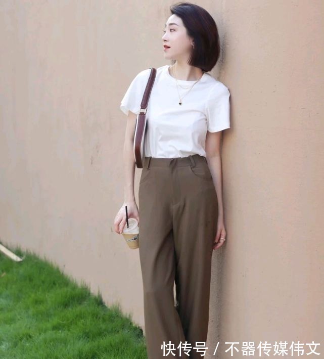 时尚博主 敢穿太重要了,大胆尝试不一样的穿搭风格,演绎美丽的视觉盛宴