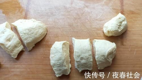 免揉面包懒人做法,不用揉面,不揉手套膜,出炉柔软又拉丝,真香