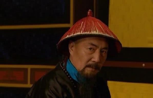 打人者|小巡检暴打奉旨太监，乾隆的操作神了：打人者提拔，被打者发配！