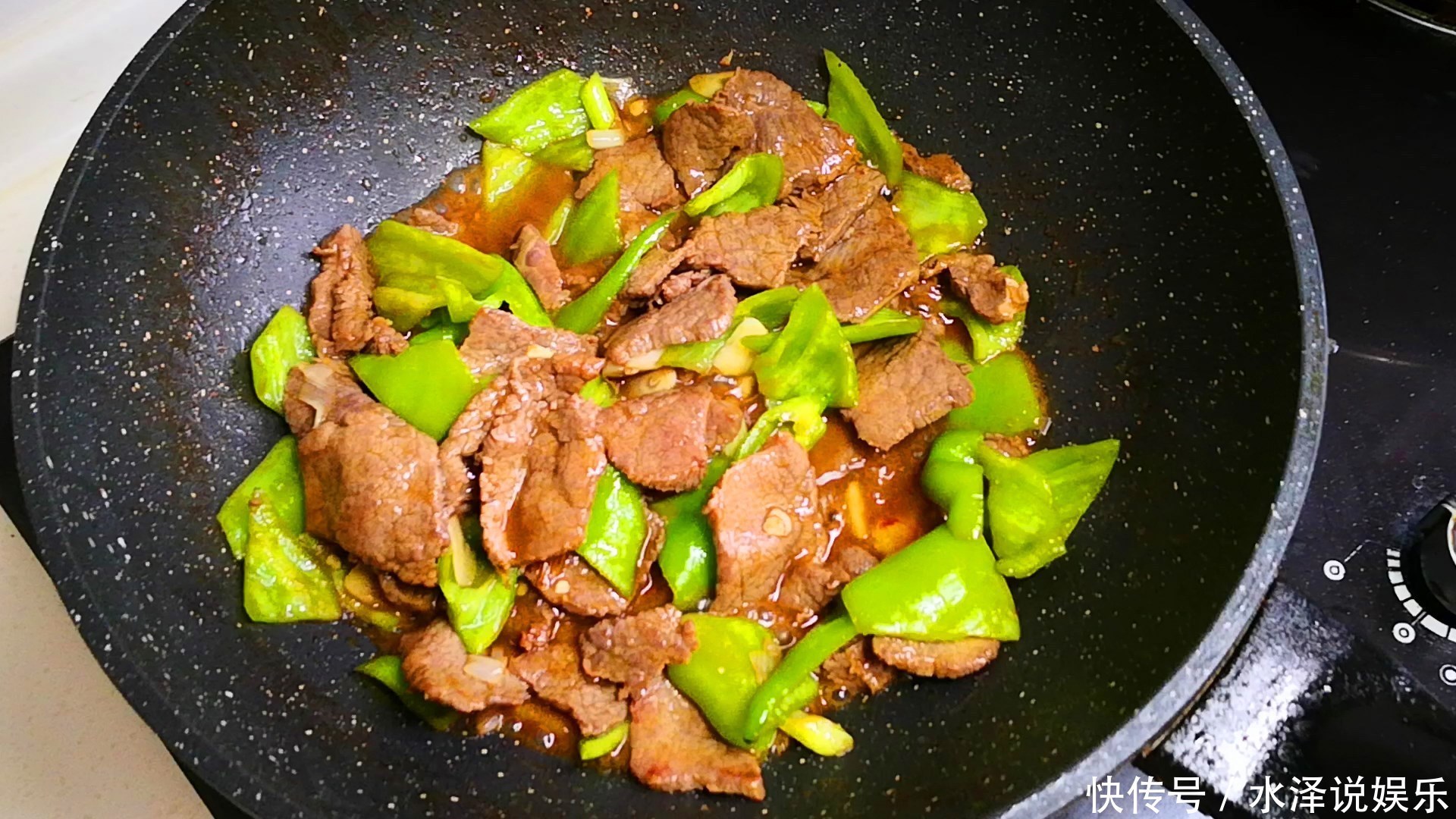 适合炒制|炒牛肉时,直接下锅炒就错了,大厨教你妙招,牛肉嫩滑还不塞牙!