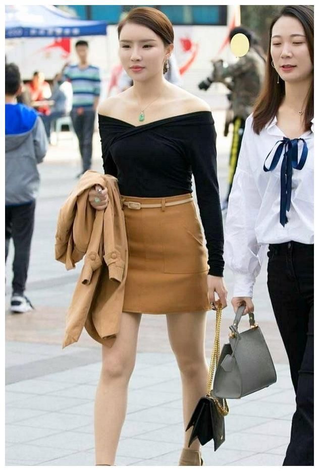 让本人|小姐姐简单的搭配,这小短裙穿对了,你也可以拥有!