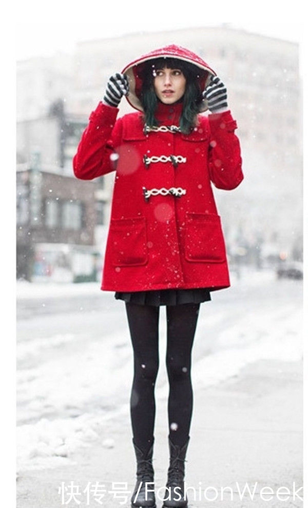  双腿|用机车靴点亮时尚，配上大衣外套，显得双腿更加纤细