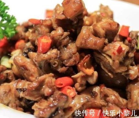 运动|孩子一有时间就运动身材都变好了,多吃特色菜,帮助身体生长