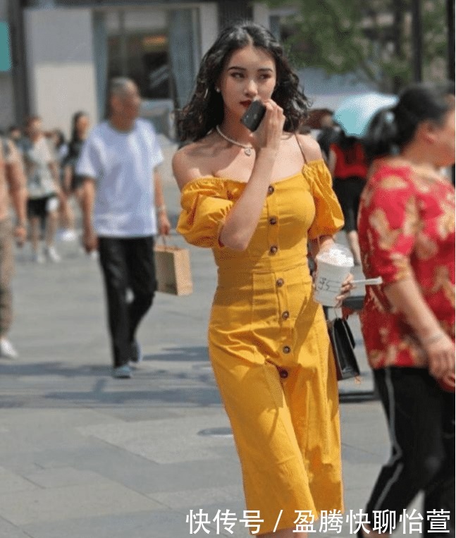 连衣裙|复古女郎穿“姜黄色连衣裙”,这气质像极了王妃贵族