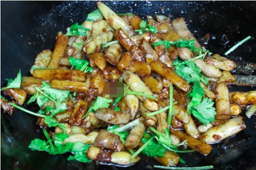 冷天|大冷天的,就馋这道菜,香气扑鼻真好吃,两个人吃了一锅饭!