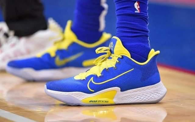 NBA球员上脚：库里8代定制版，恩比德球鞋缅怀科比