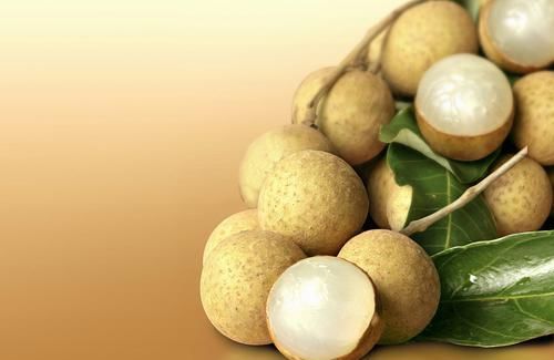 年紀(jì)不大，臉色卻挺黃？拒絕做“黃臉婆”，可以多吃6種食物