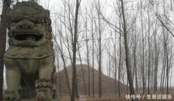 在这个无名小镇,竟然葬着号称第一战神的他!