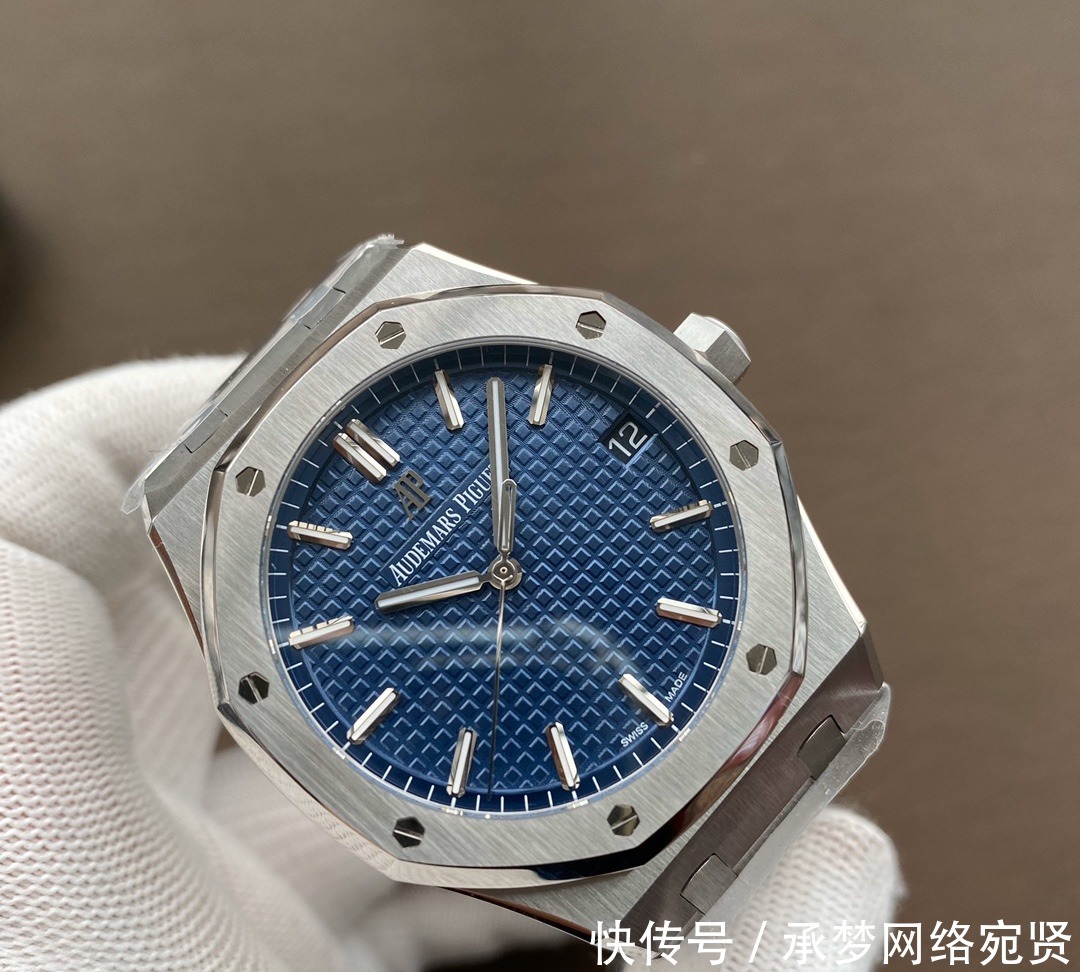 男人|三四十岁男人适合搭配什么腕表，爱彼橡树系列怎么样？