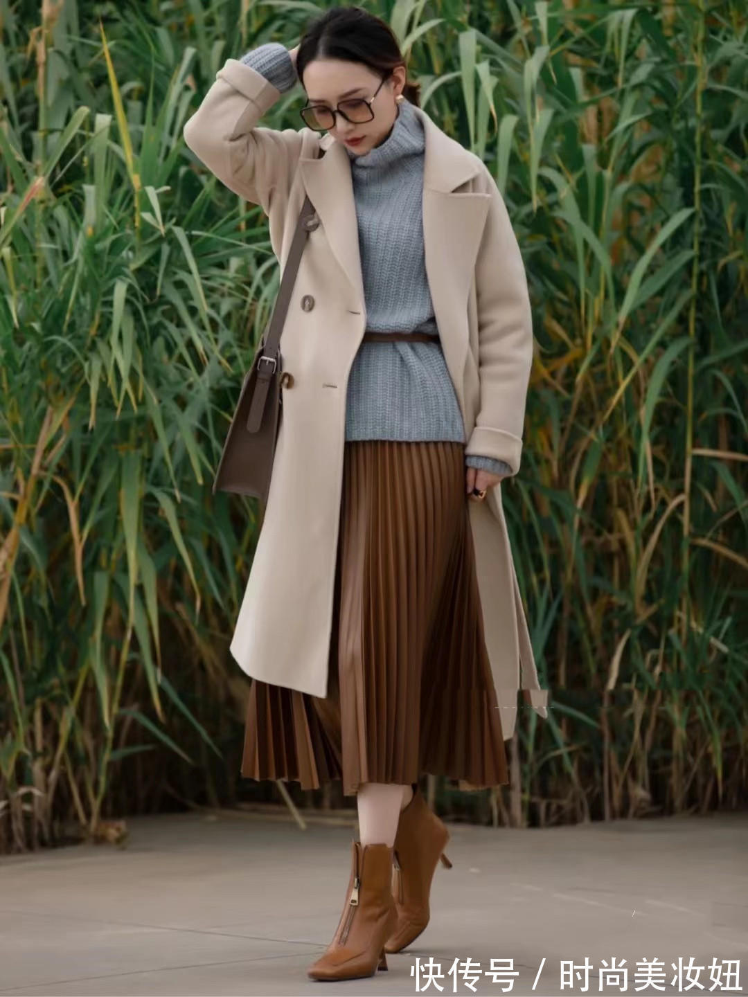 下半身 “百褶裙+短靴”才是冬季正确打开方式,优雅显气质,适合40岁