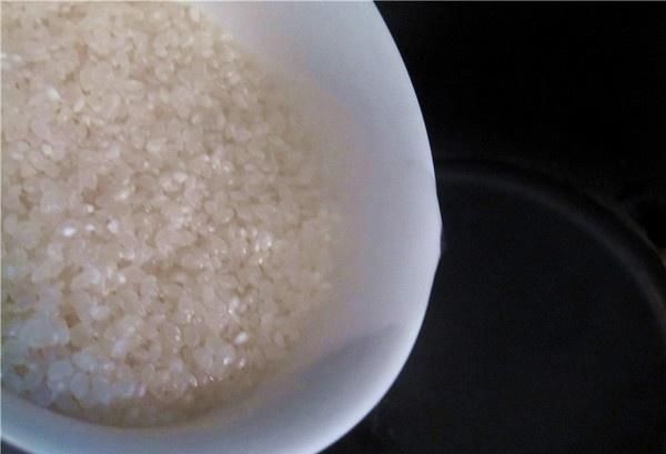 炖银耳汤直接放糖就大错特错了多加这“1步”,银耳羹清甜粘稠