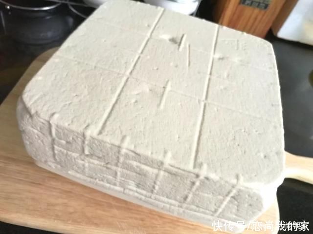  快过年啦!自制豆腐豆香味更浓，过年家里聚餐做菜也方便!