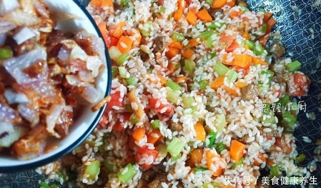 最近孩子最馋这锅饭,饭菜一锅出,省事简单,孩子吃得香,身体棒