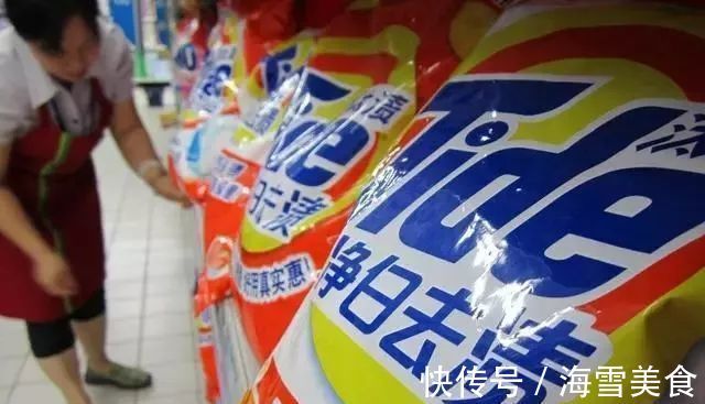 把白糖倒进洗衣粉里太厉害了,家家户户都需要,回家赶紧试一试