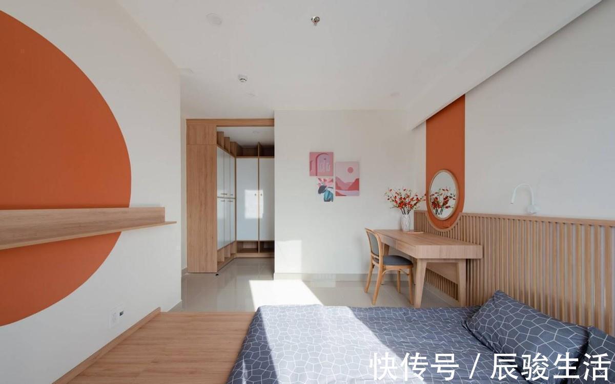 客厅|78㎡“去客厅化”,扔掉沙发靠墙打5cm高地台,一家5口越住越宽敞