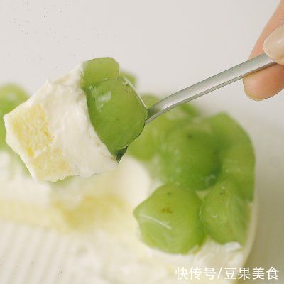 青提慕斯蛋糕|鲜香美味,你从来没吃过的青提慕斯蛋糕