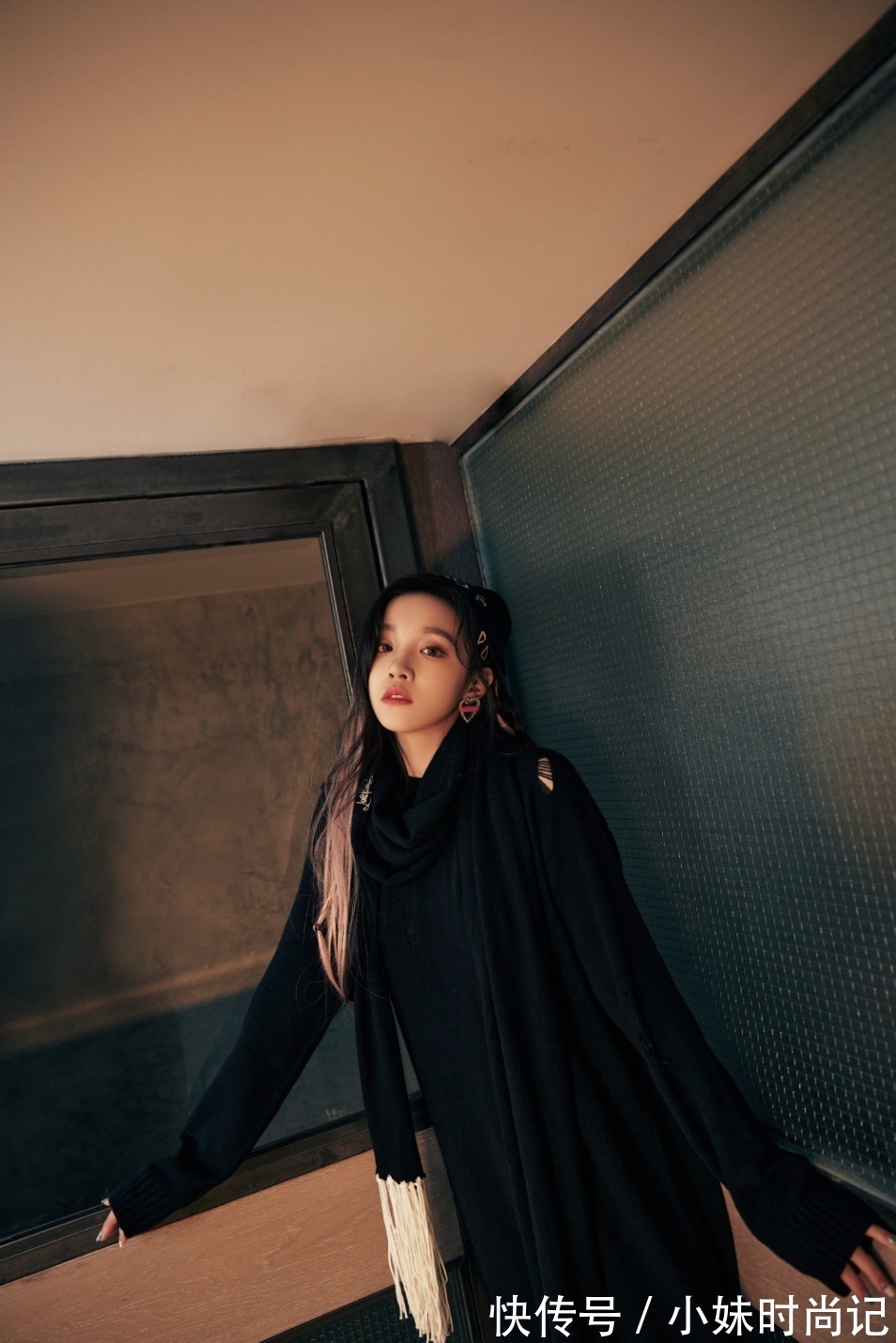 版型|宋雨绮提前过冬,穿针织裙戴毛线帽包裹严实,又酷又甜真耐看